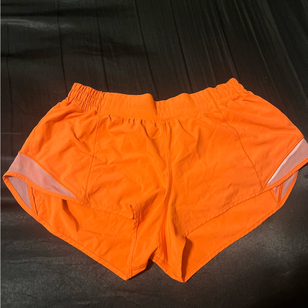 Lululemon hotty hot size 10 2.5 in.